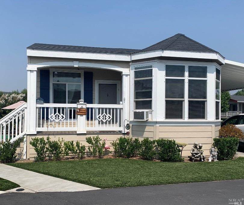139 Oakwood Drive - Photo 1