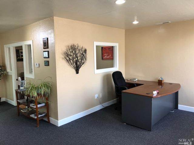 233 Cloverdale Boulevard - Photo 1