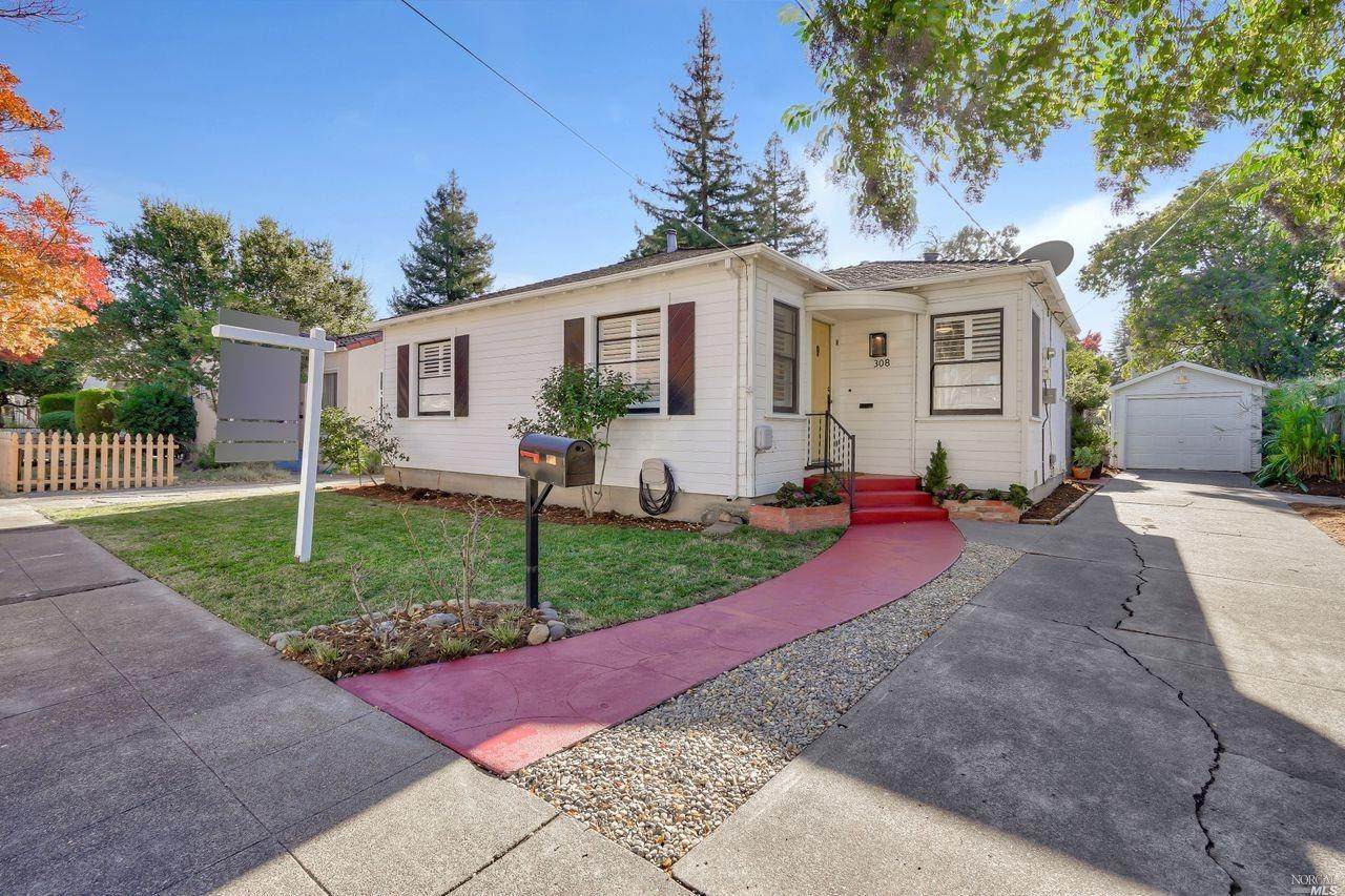 308 Lincoln Street - Photo 1