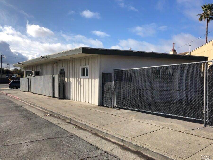 560 Wallace Avenue - Photo 1