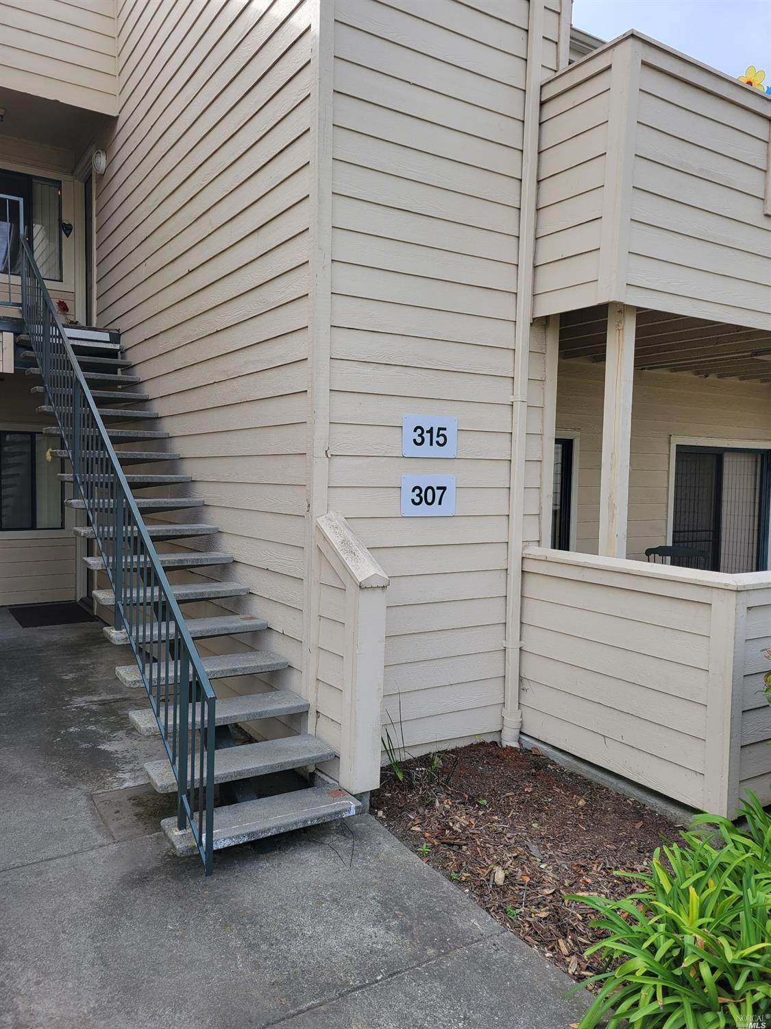1201 Glen Cove Parkway - Photo 1