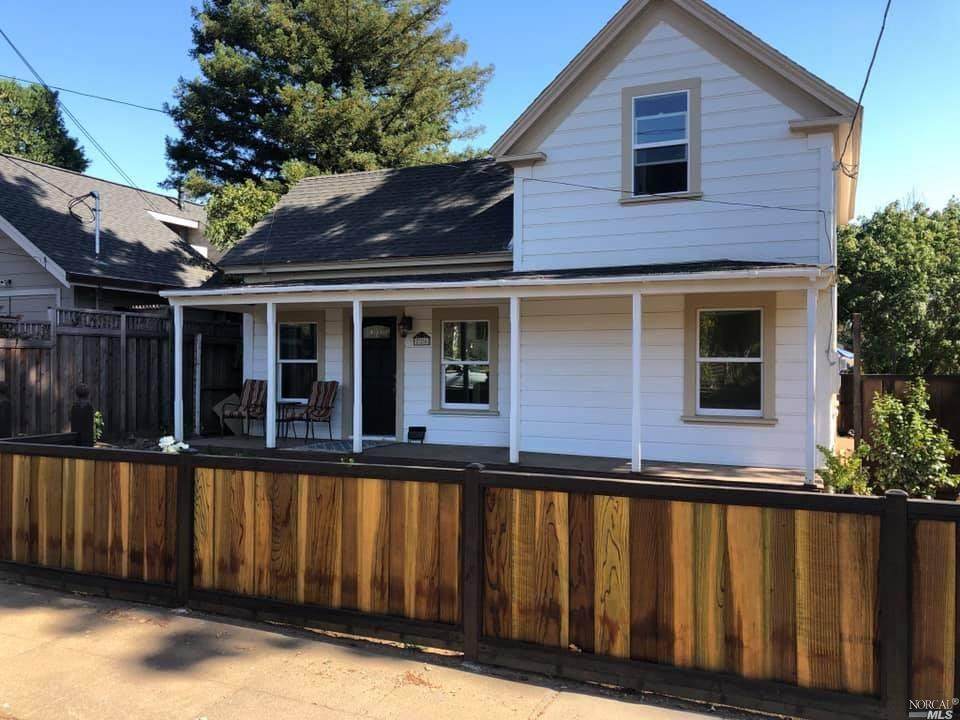 226 Lincoln - Photo 1