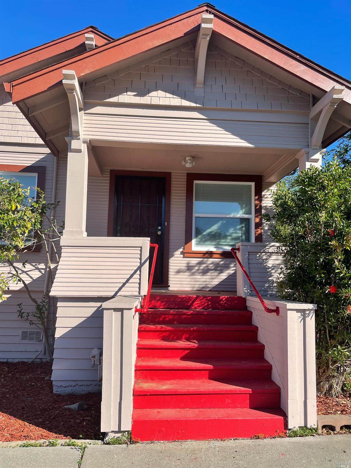 924 Alameda Street - Photo 1