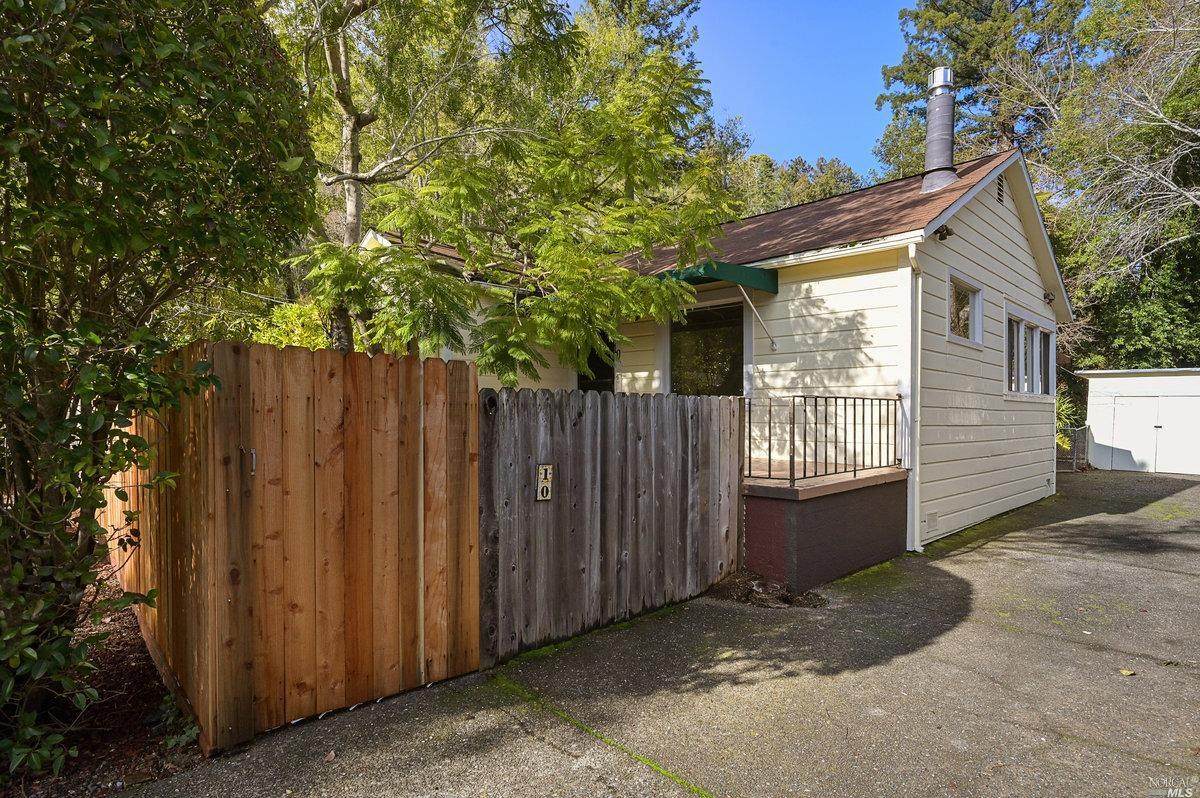 10 Hillside Avenue - Photo 1
