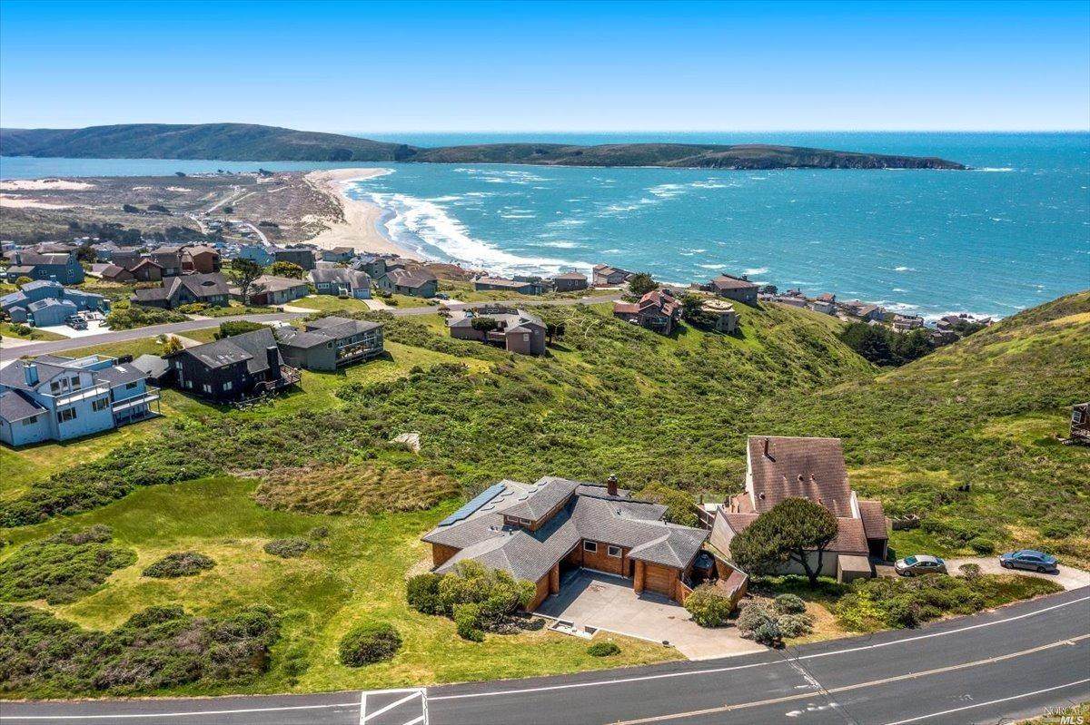 537 Oceana Drive - Photo 1