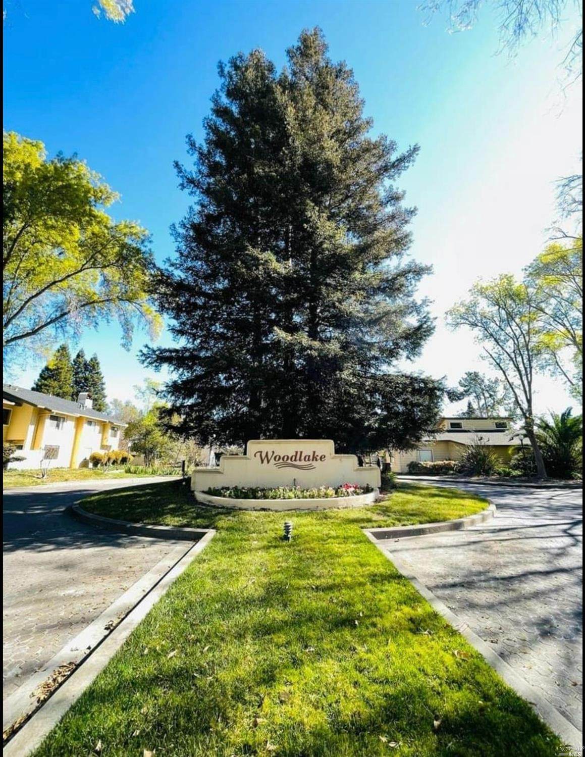 107 Woodlake Drive - Photo 1