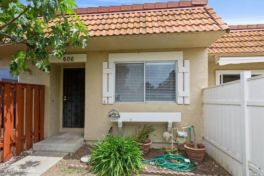 606 Yellowstone Drive - Photo 1