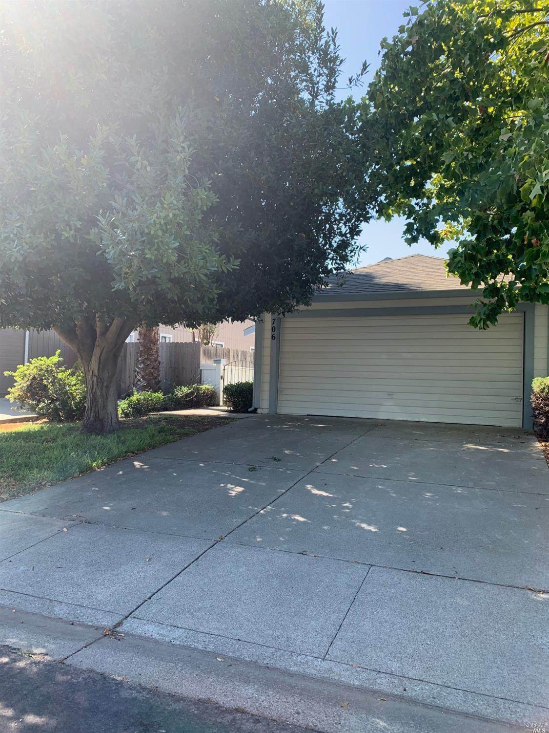 706 Danehurst Court - Photo 1