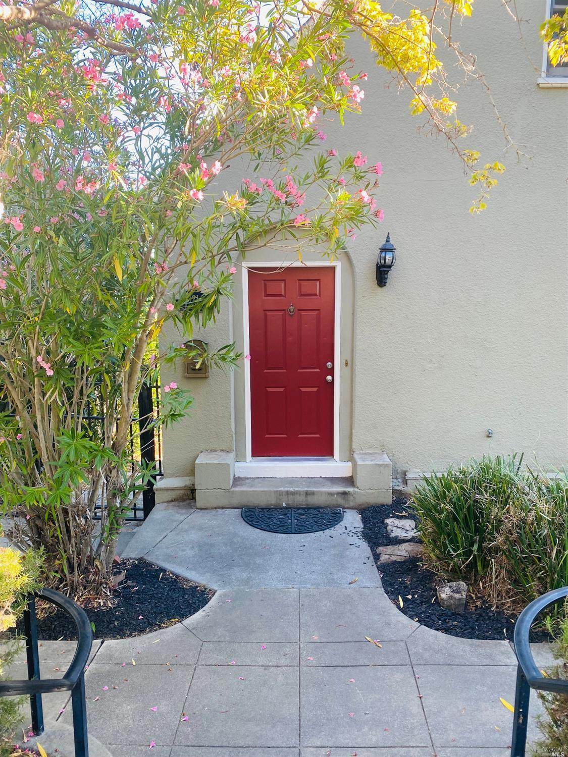 121 B Street - Photo 1