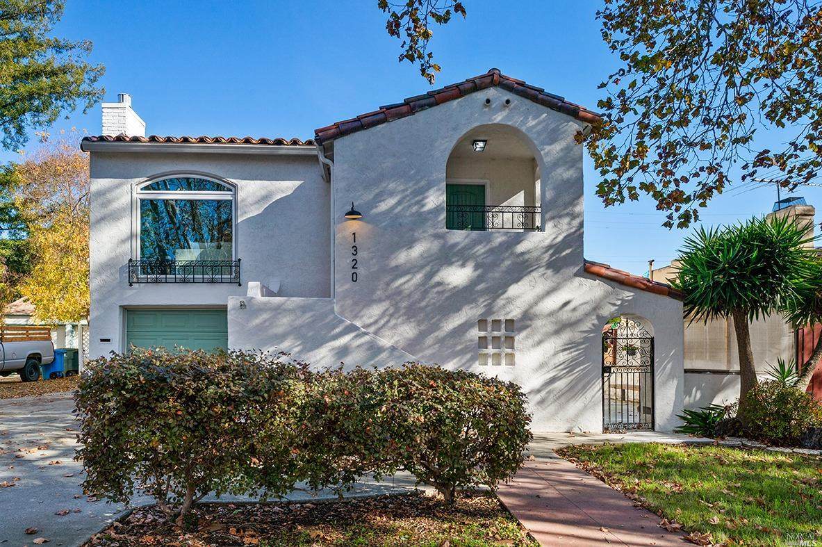 1320 Glenn Street - Photo 1