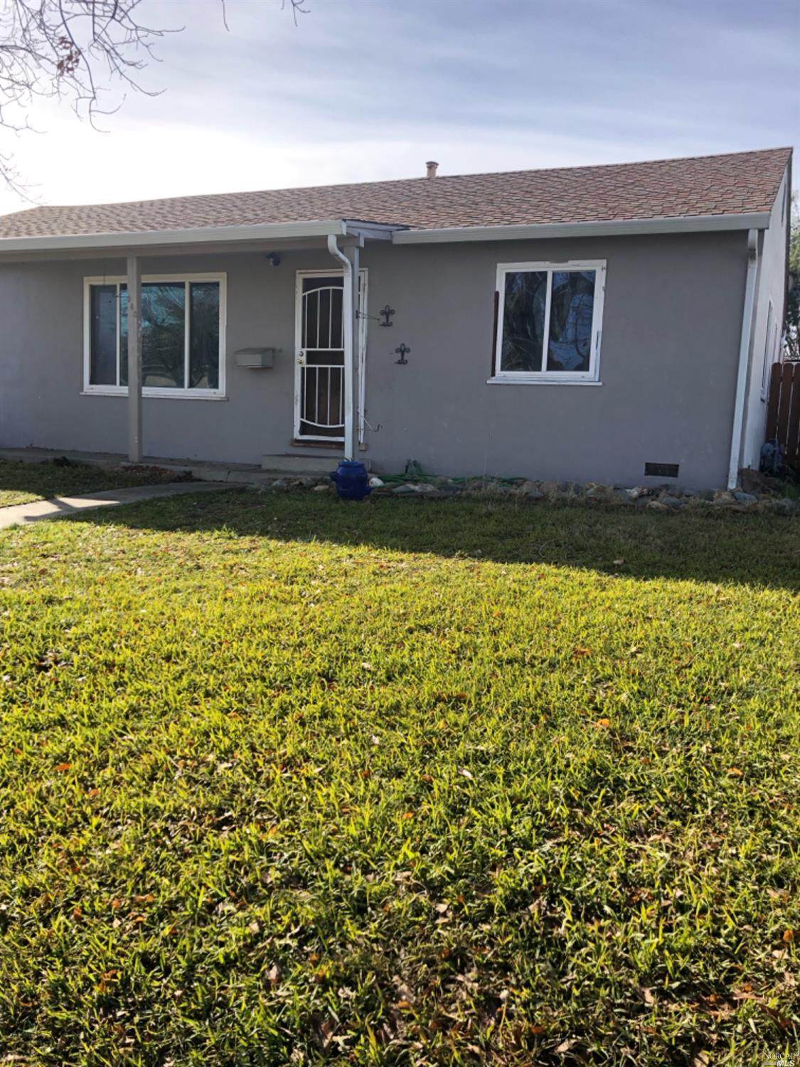 945 Thereza Way - Photo 1