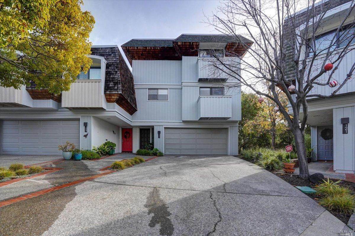 111 Knollwood Drive - Photo 1