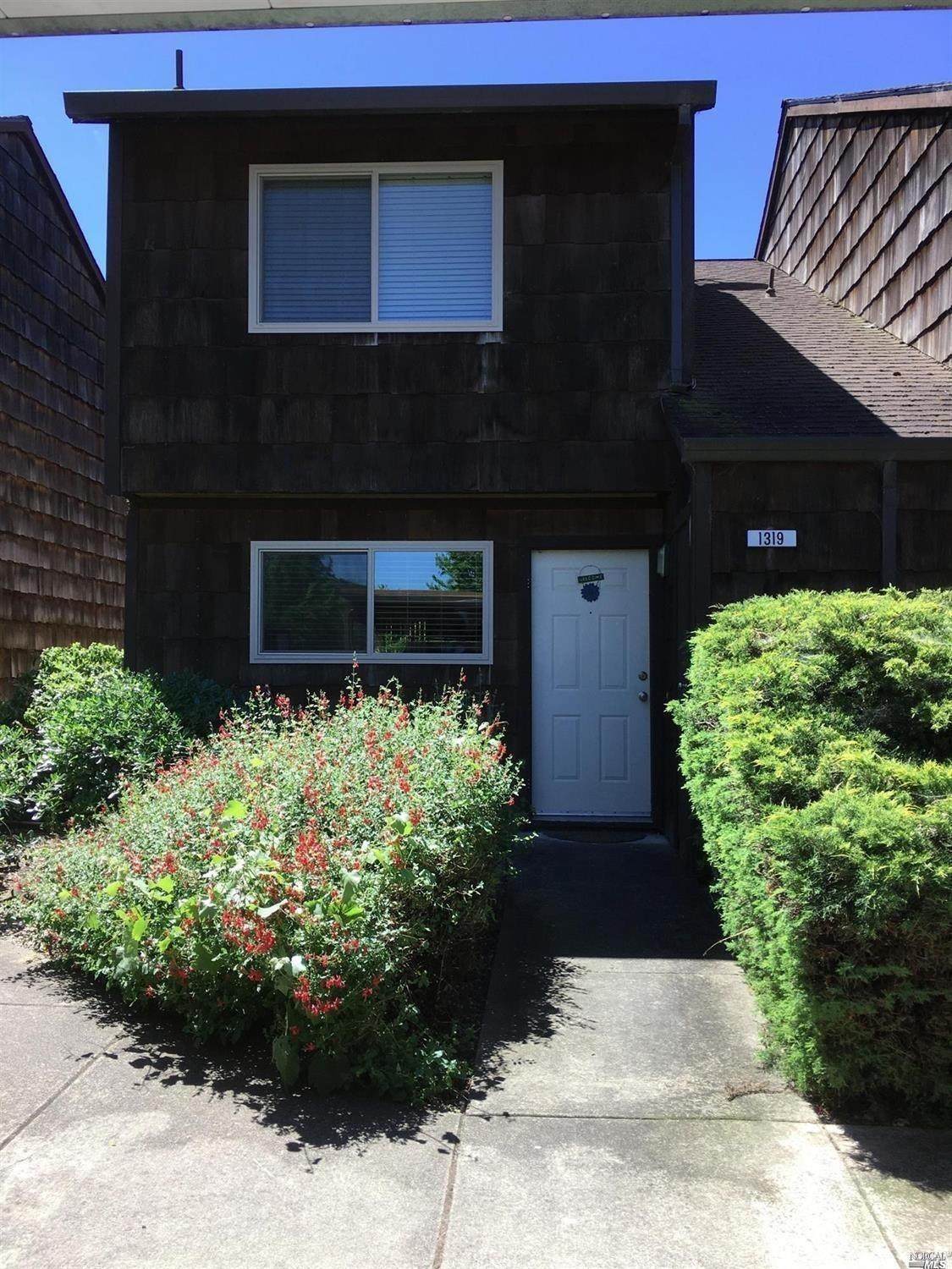 1319 Parkway Drive - Photo 1