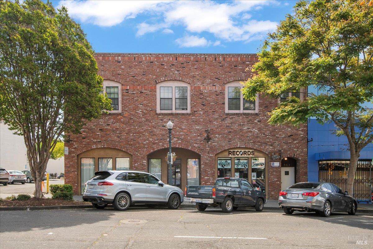963 B Street - Photo 1