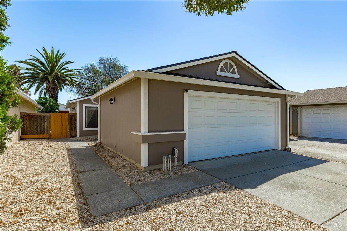 987 Daniel Street - Photo 1