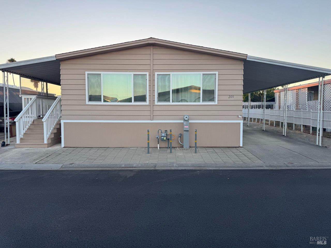 209 Champagne W Street - Photo 1