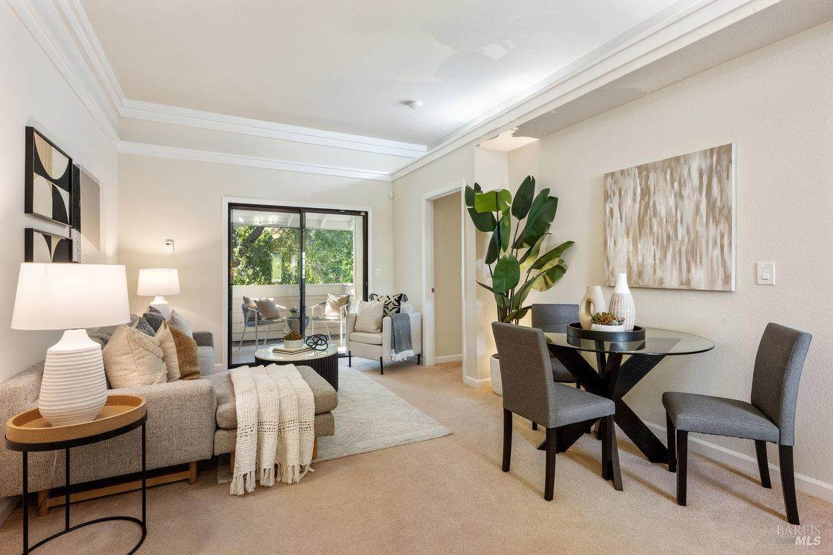 32 Picadilly Court - Photo 1