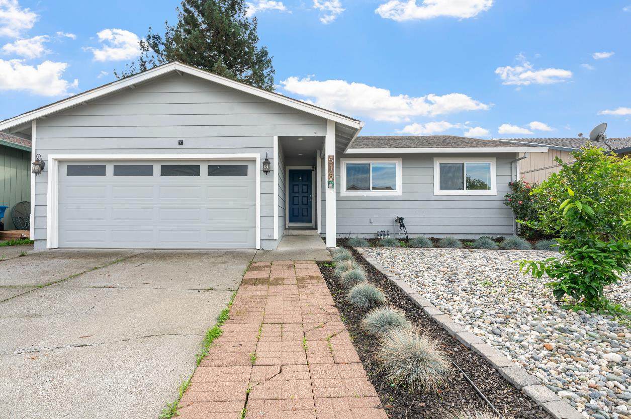 518 Courtyard Circle - Photo 1