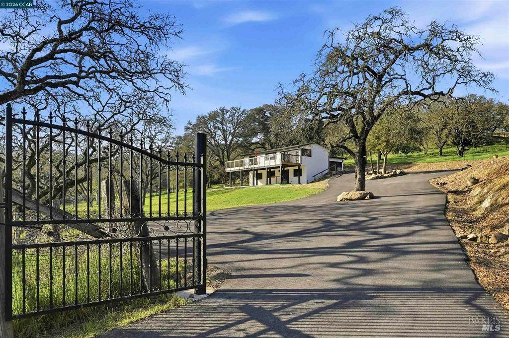 2087 1st Avenue - Photo 1