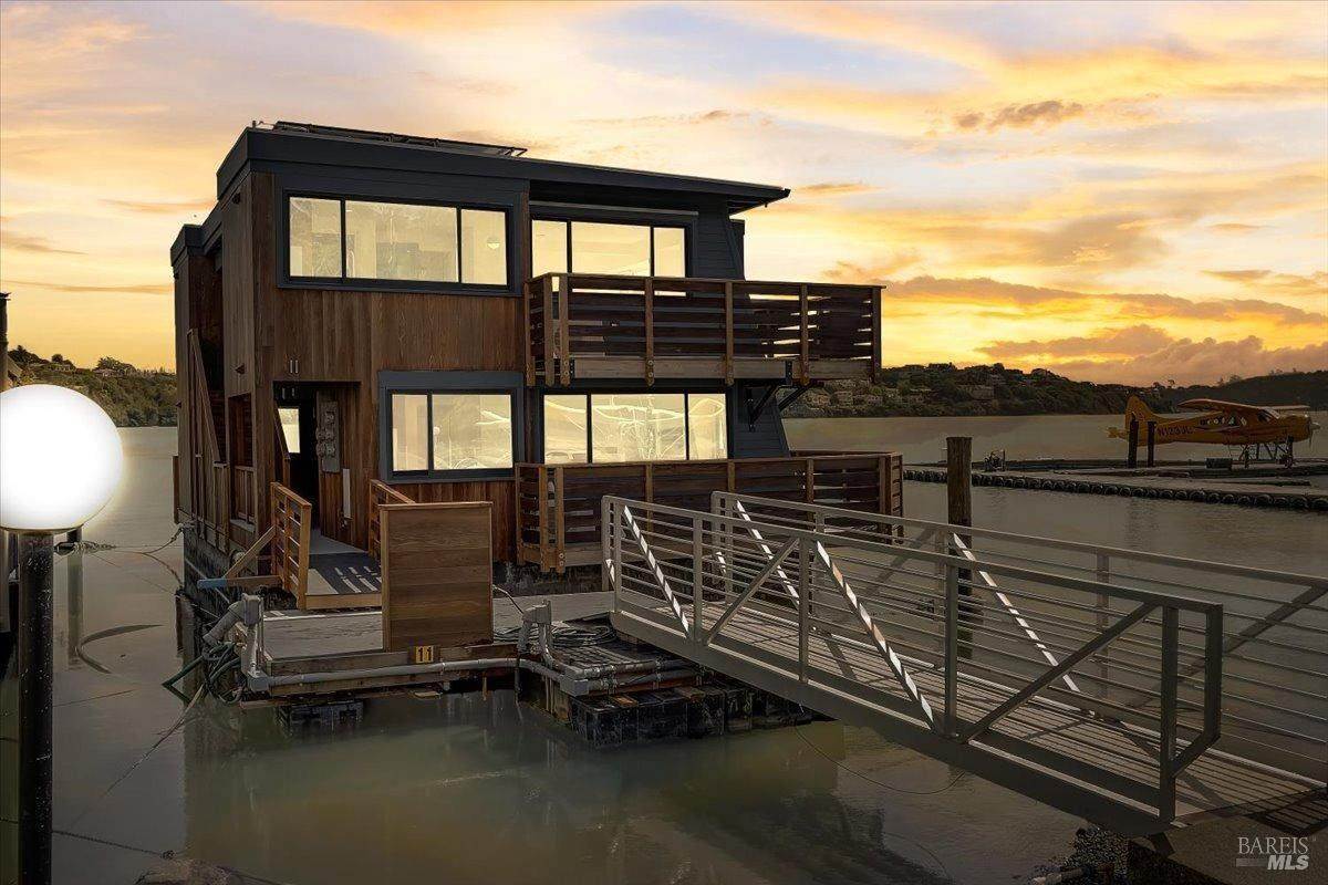 11 Commodore Marina - Photo 1