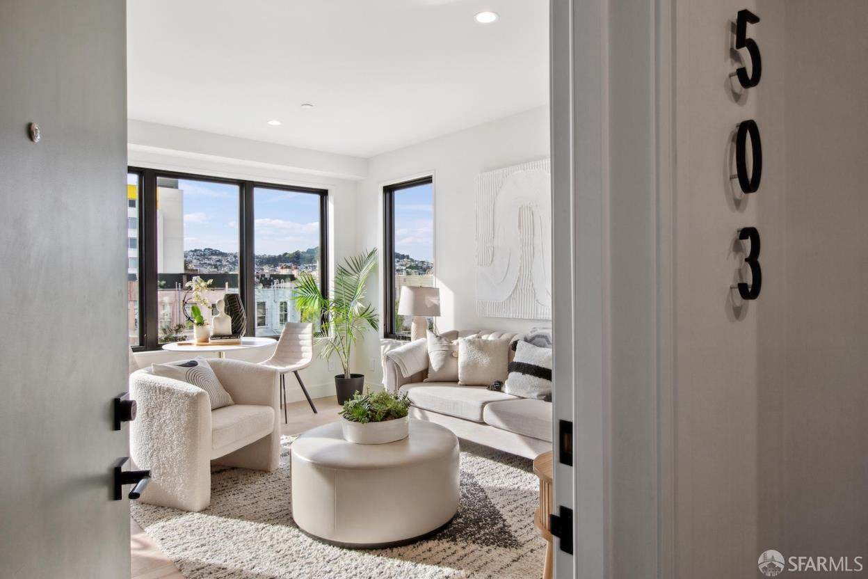 986 Van Ness Avenue - Photo 1