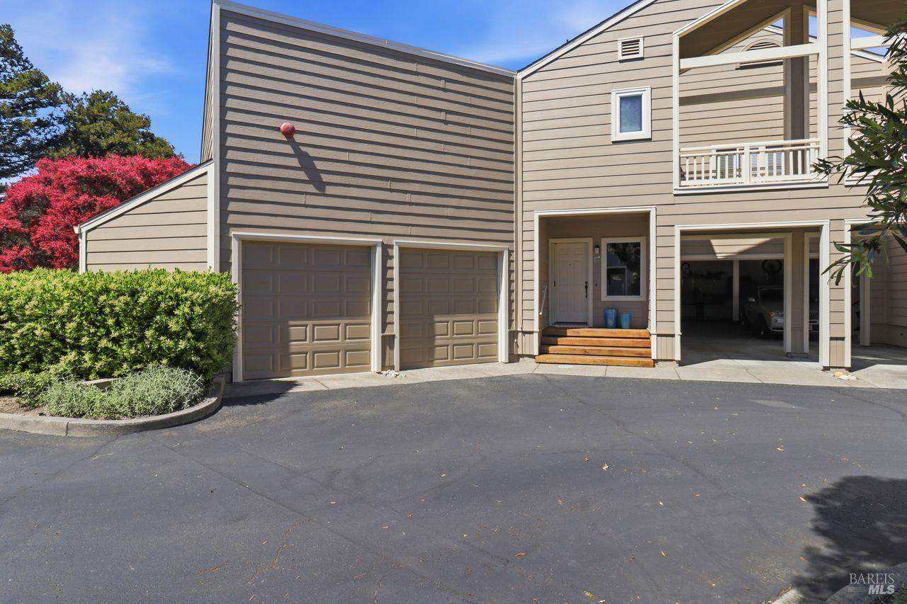 111 Parkview Circle - Photo 1