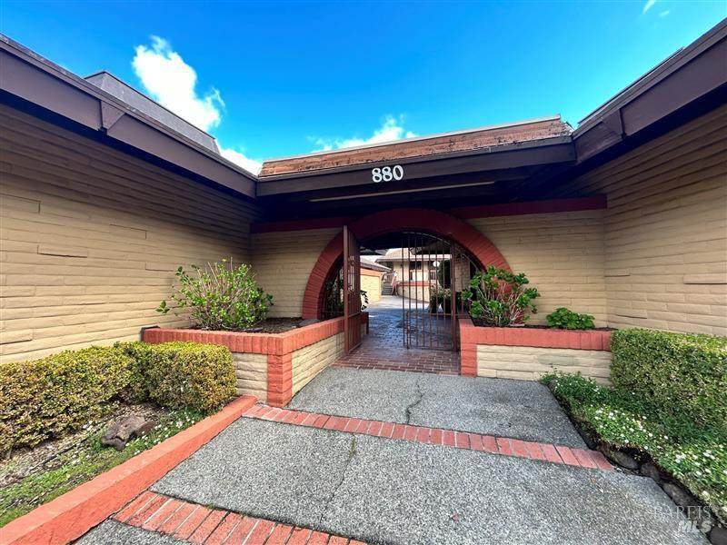 880 Las Gallinas Avenue - Photo 1