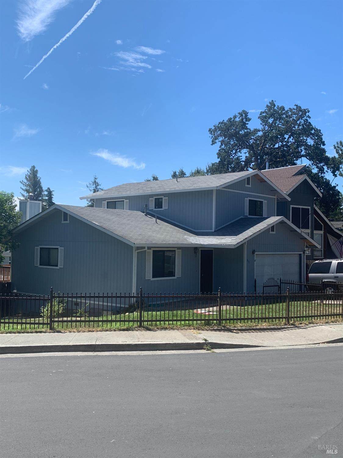 311 Hillcrest Drive - Photo 1