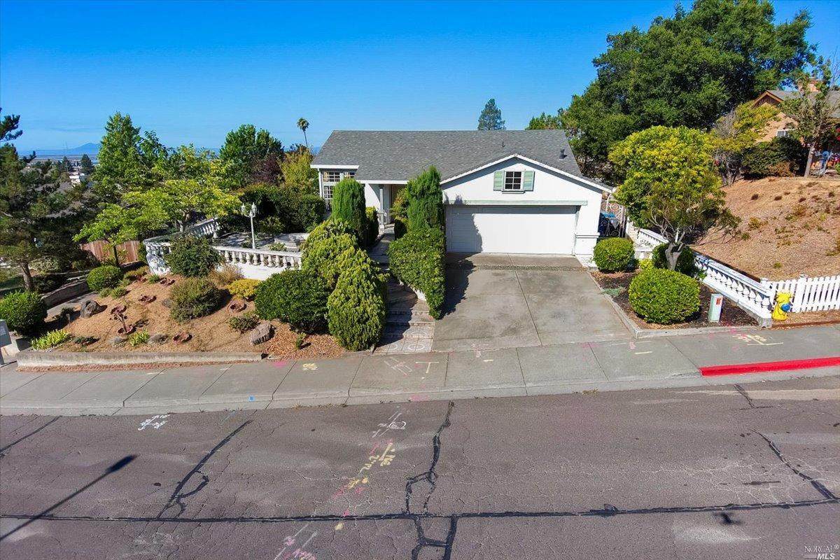 1005 Donaldson Way - Photo 1