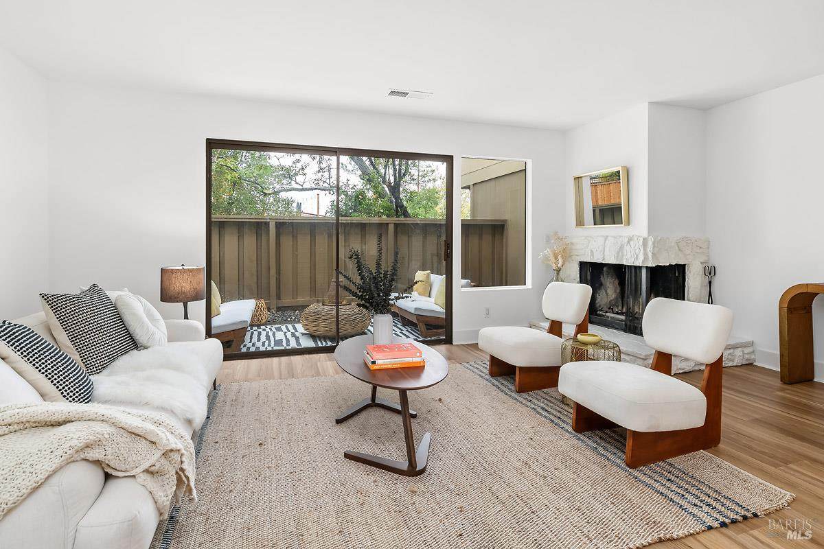 8 Park Crest Court - Photo 1