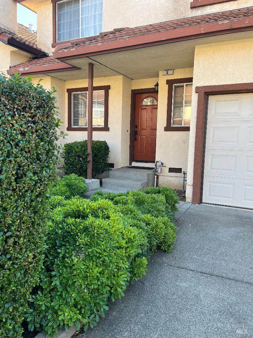 8 Monterey Court - Photo 1