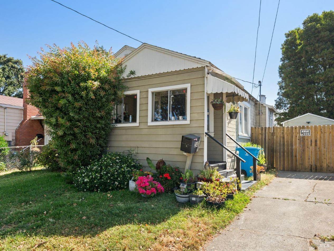 240 14th Street - Photo 1