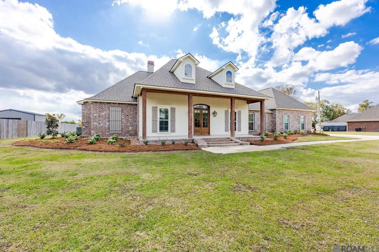 9527 Burnside Rd - Photo 1