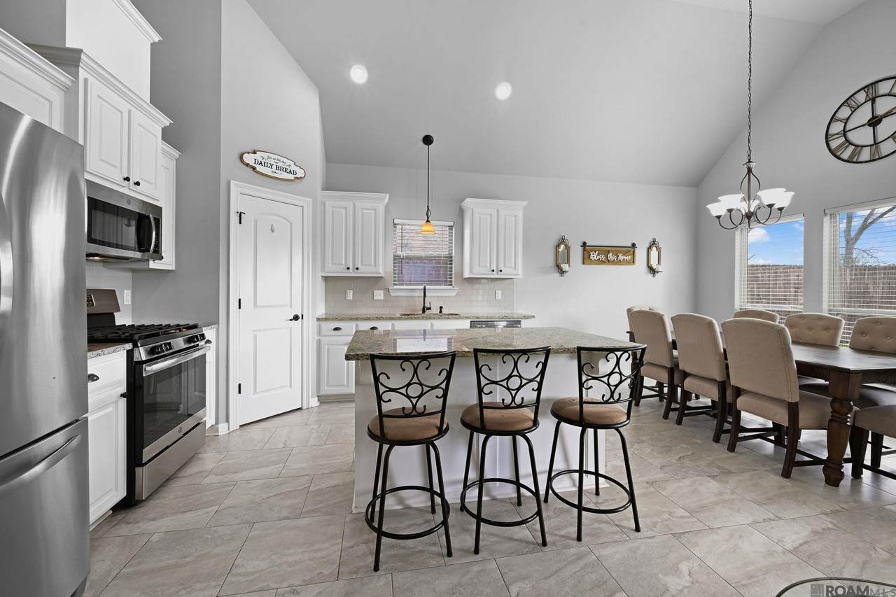 37226 Meador Ln - Photo 1