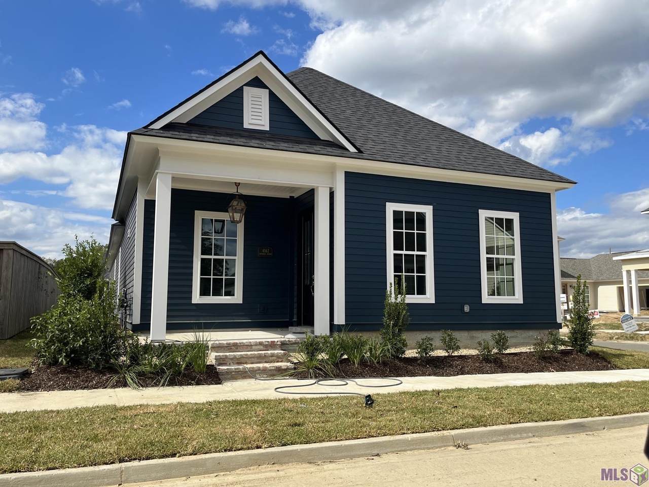 4162 Memorial Square - Photo 1