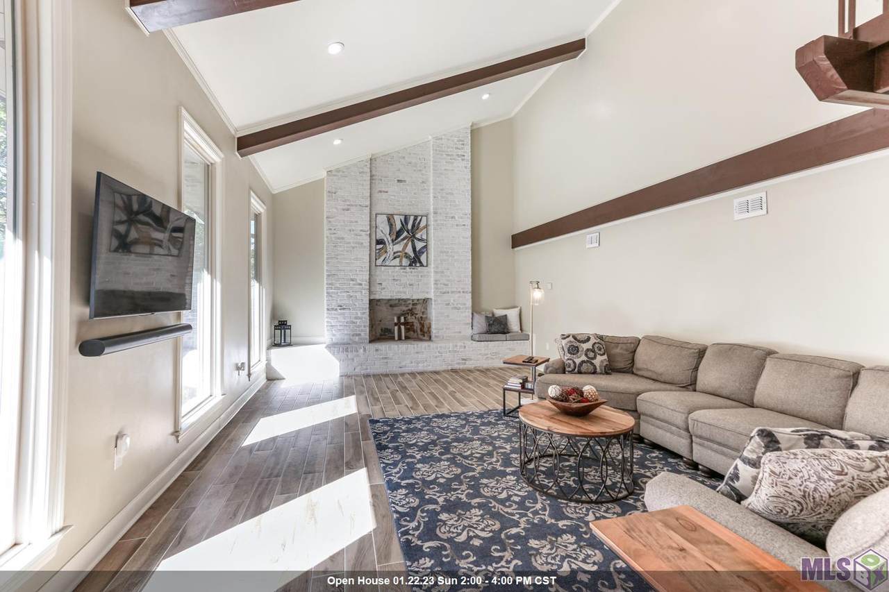 1624 Acadian Thwy - Photo 1