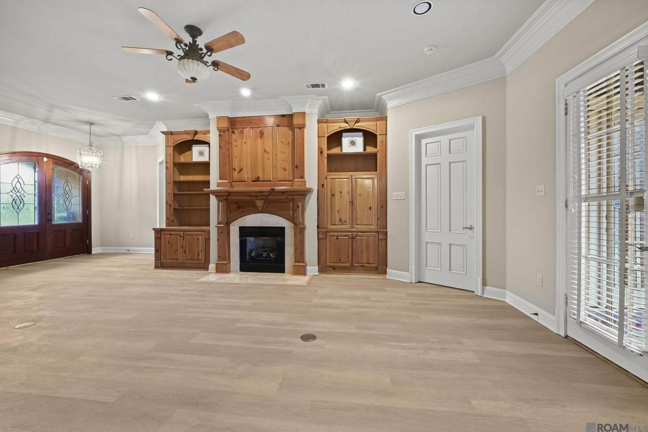 2121 Springstone Dr - Photo 1