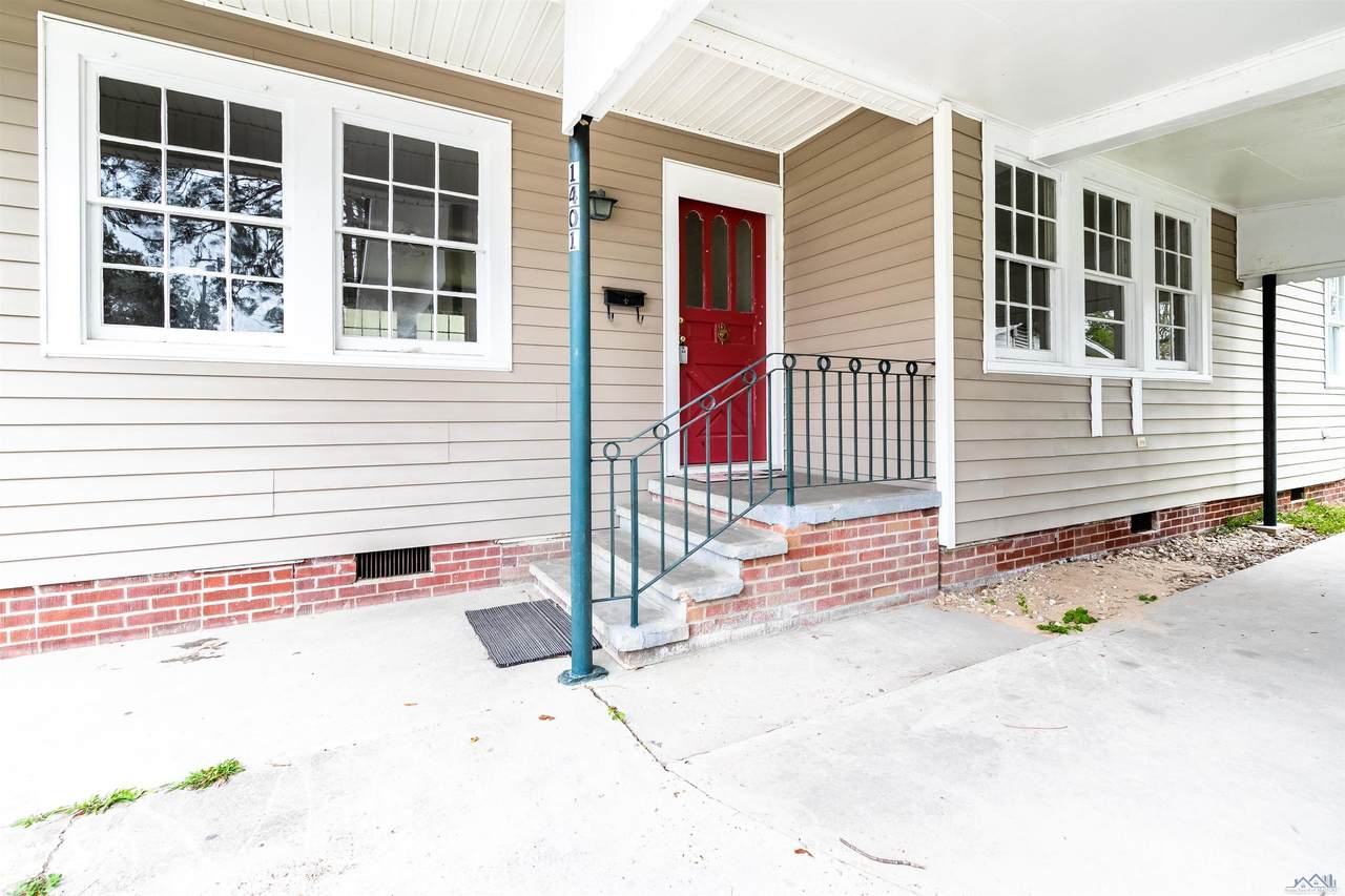 1401 Ridgefield Ave - Photo 1