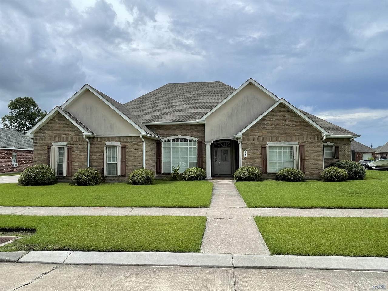 25 Cambridge Circle - Photo 1