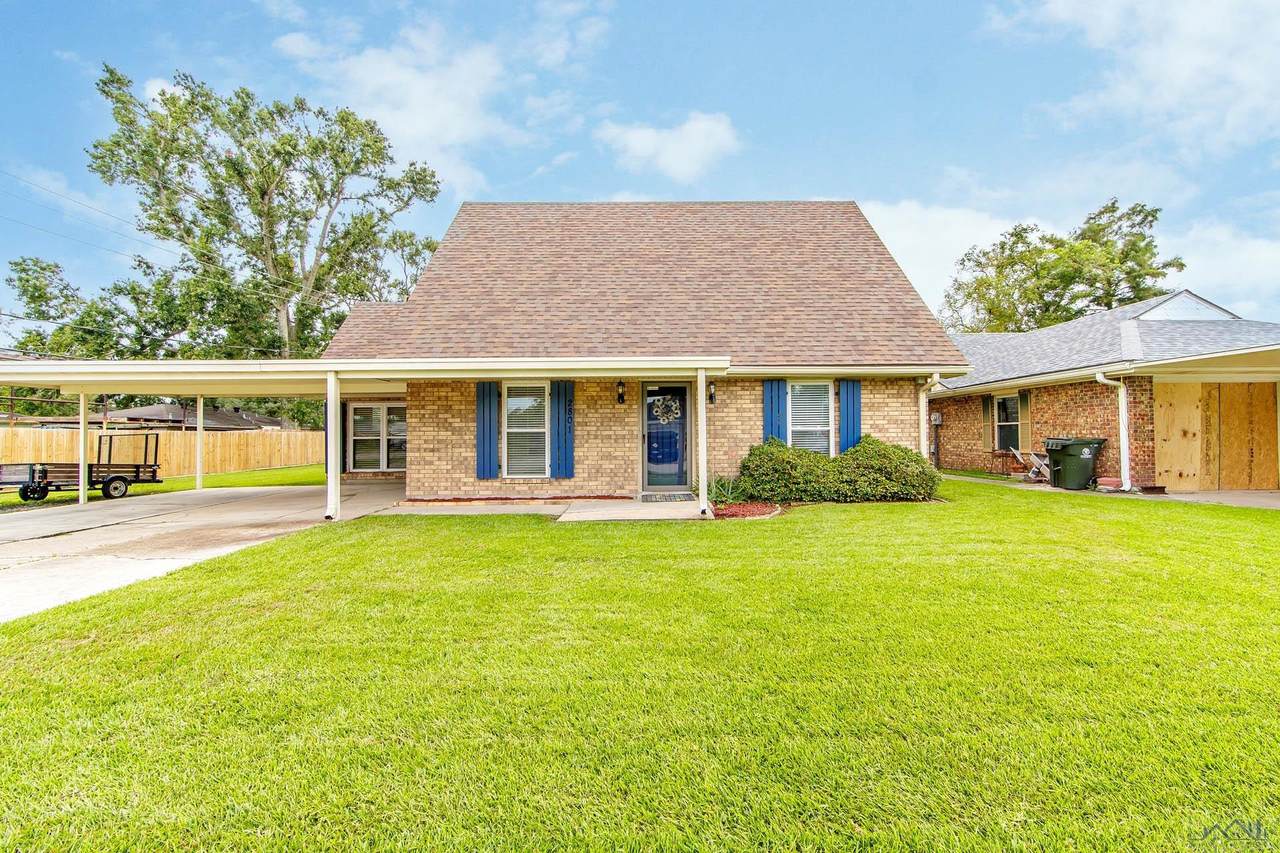 2801 Broadmoor Ave - Photo 1