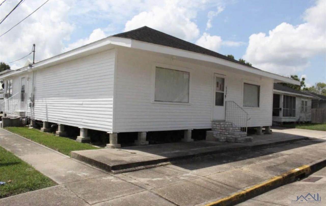 620 Margaret St - Photo 1