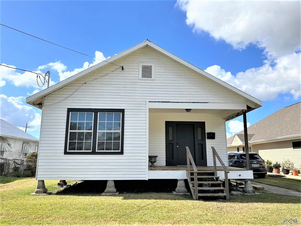 307 Wright Ave - Photo 1