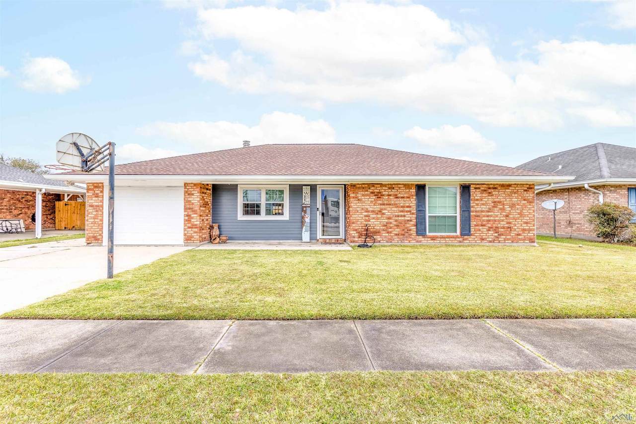 825 Chene Dr - Photo 1