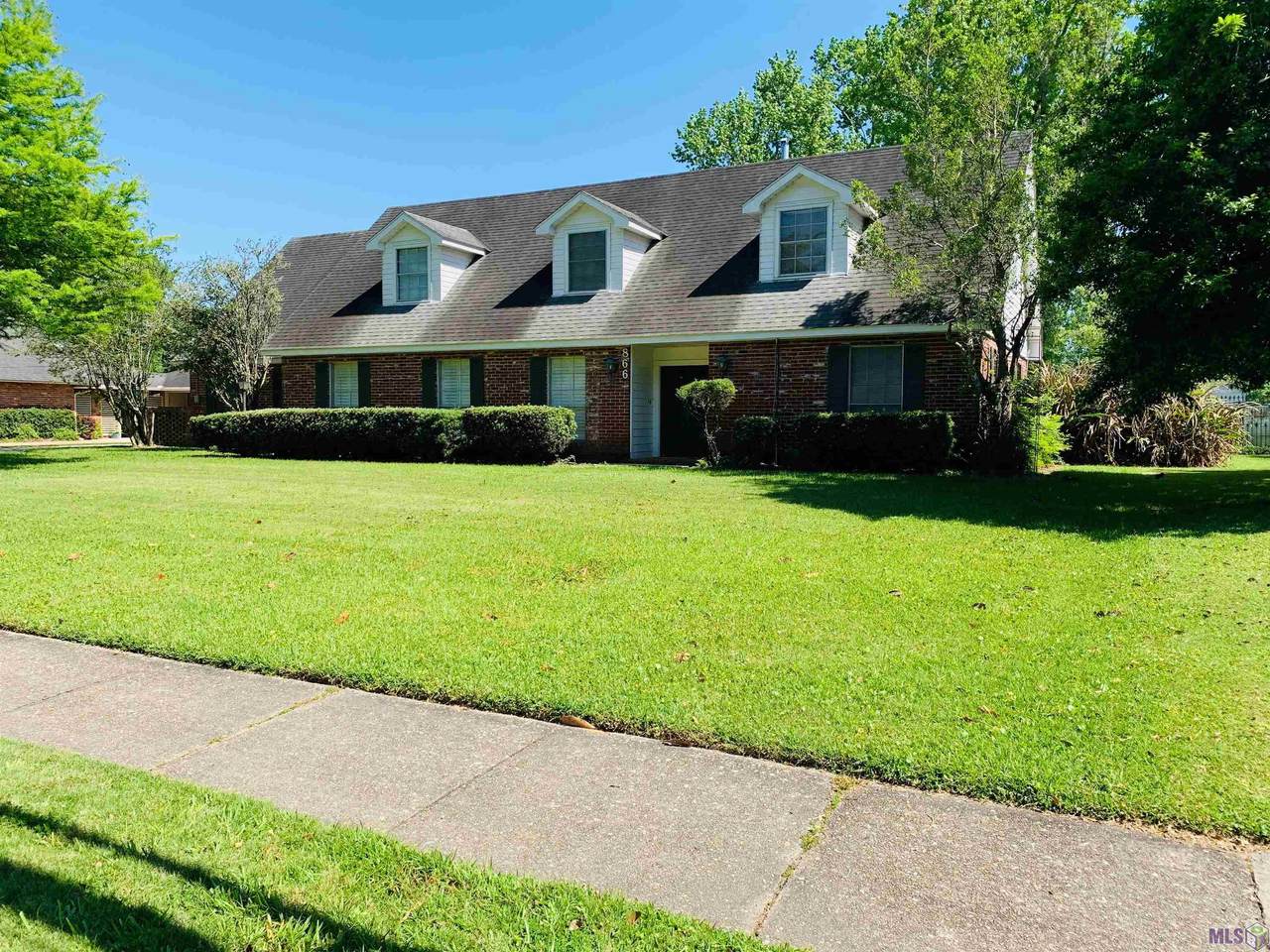 866 Lakeview Dr - Photo 1