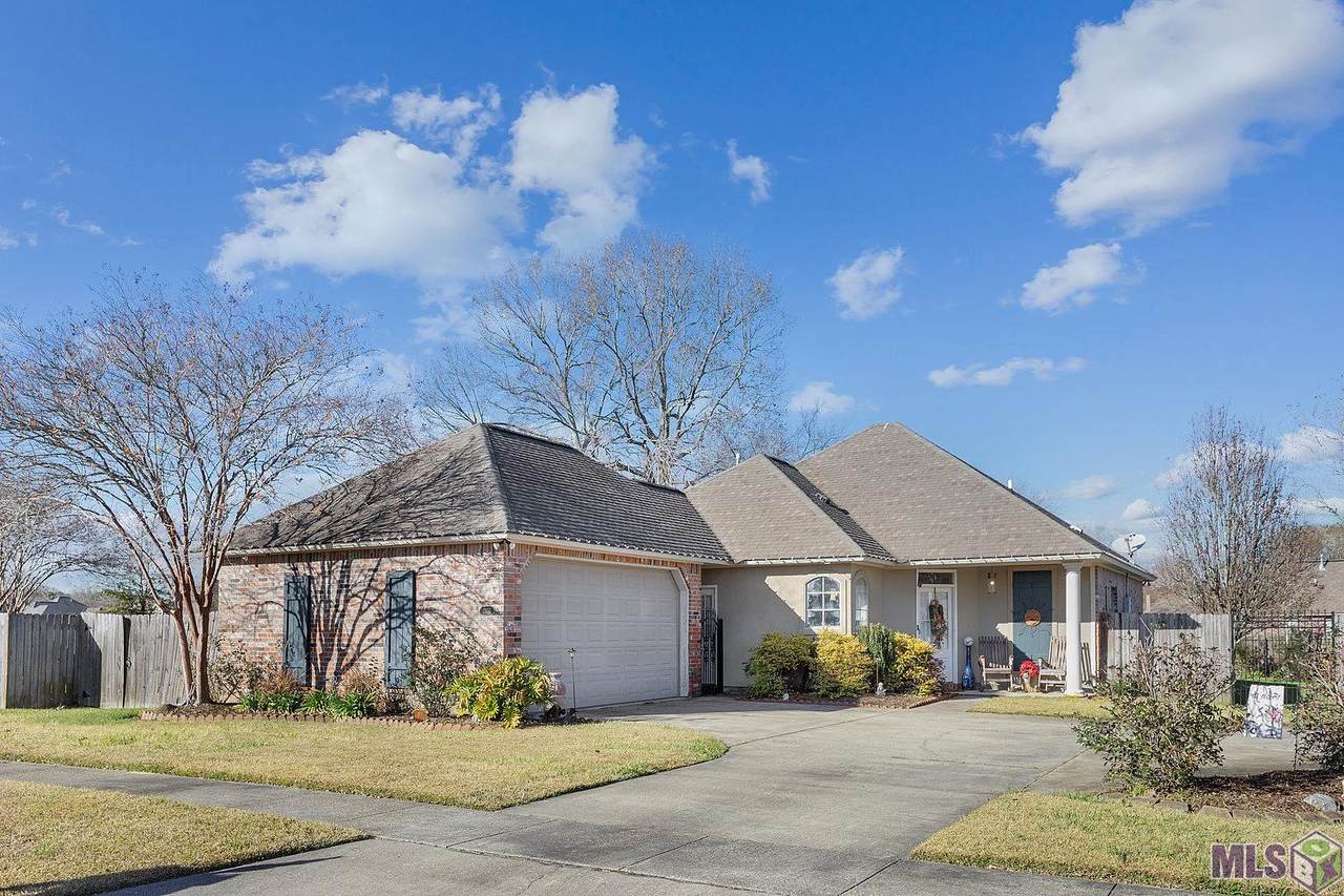 2351 Woodbend Ave - Photo 1