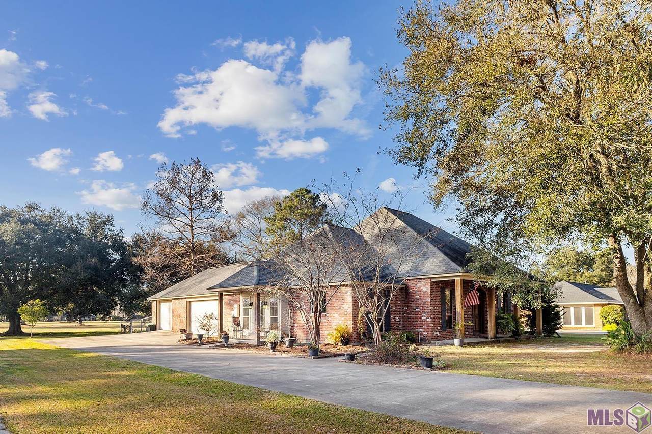 6389 Fennwood Dr - Photo 1
