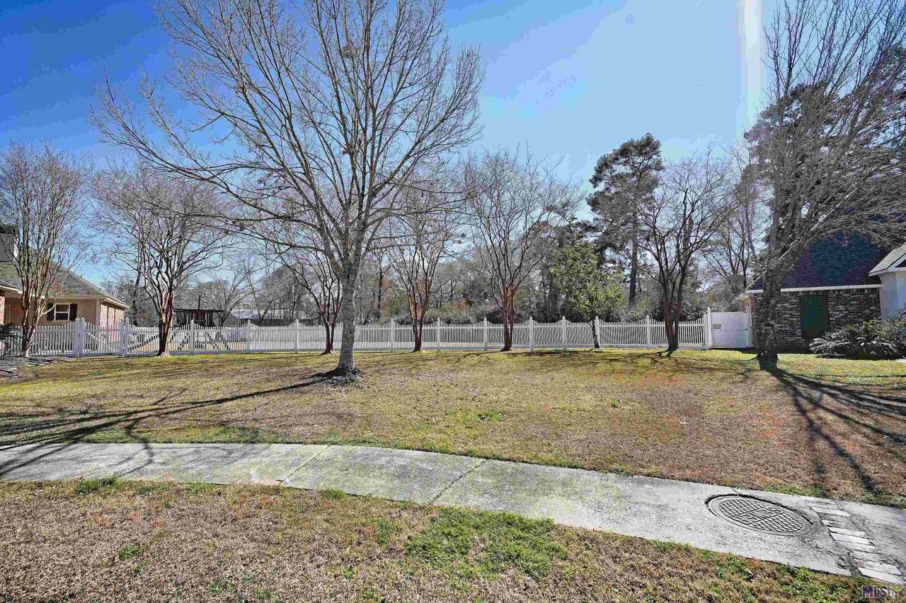 8380 Bastille St - Photo 1