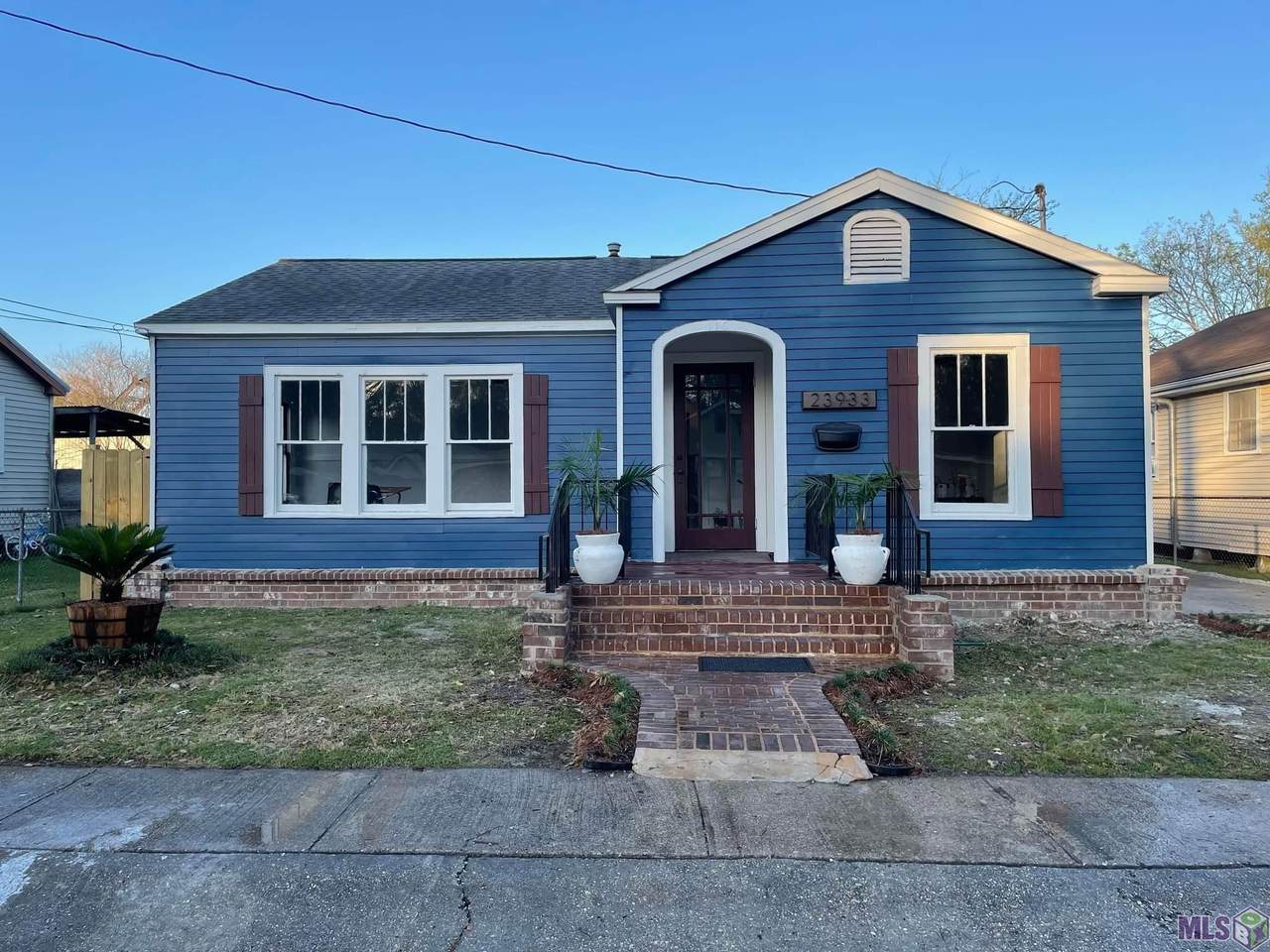 23339 Iberville St - Photo 1