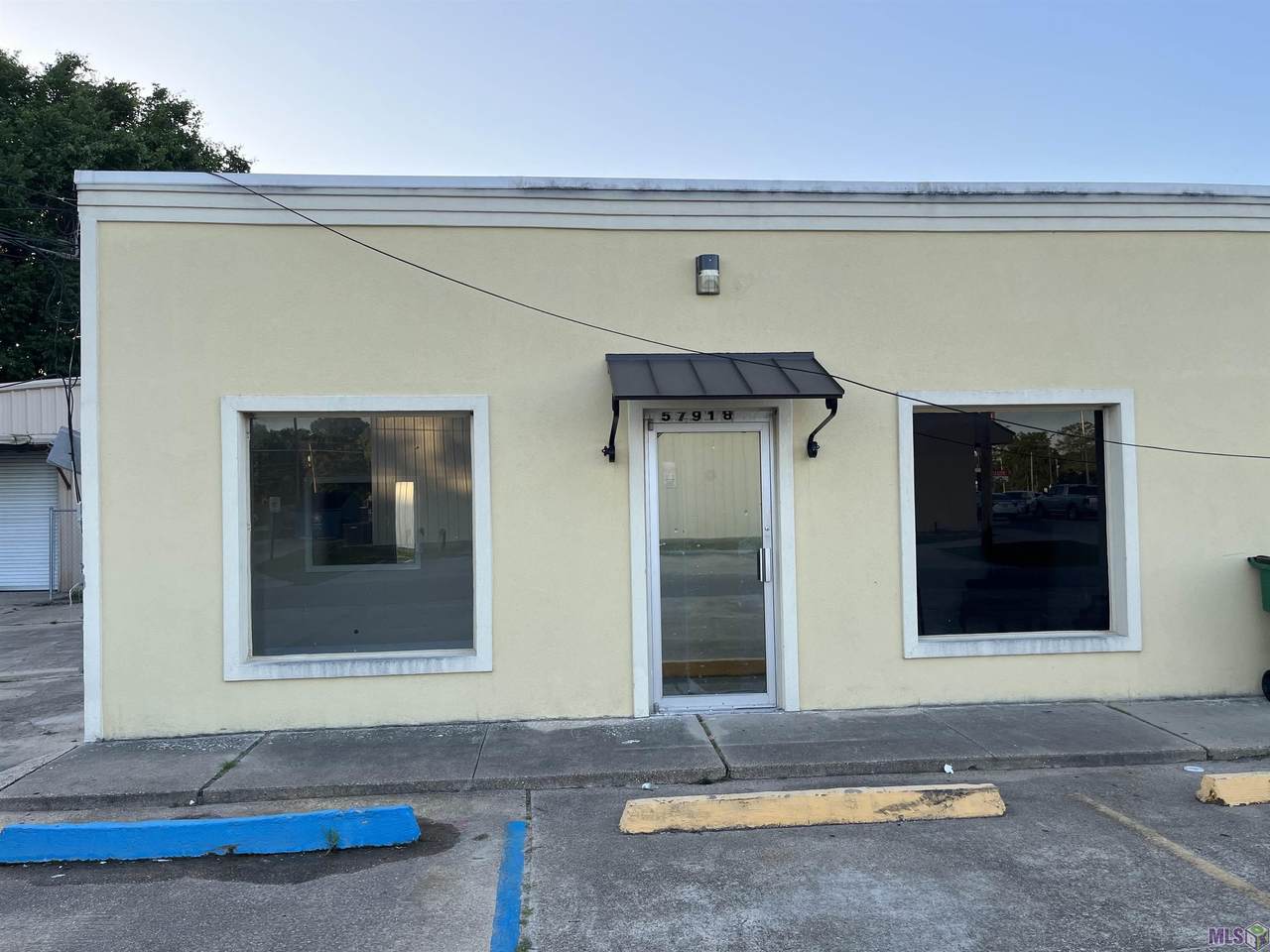 57918 Broadway St - Photo 1