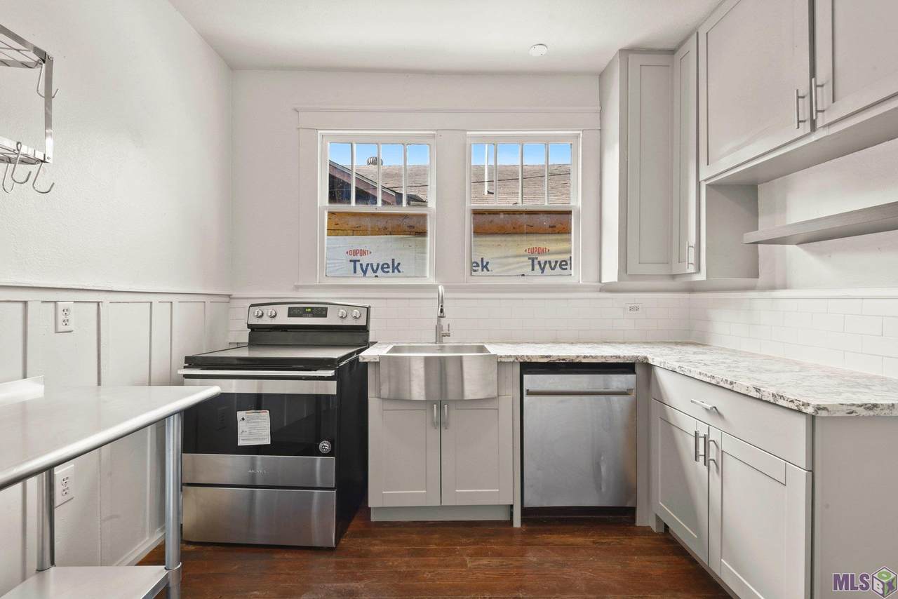 420 St Rose Ave - Photo 1